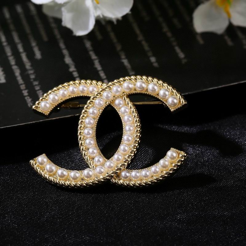 Chanel Brooch 05yxs30